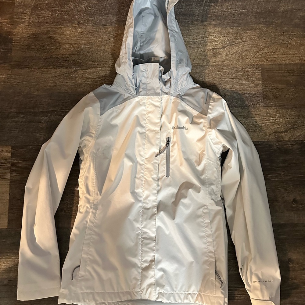 Columbia White/Silver Omni-Tech Hooded Jacket
